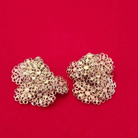 Vendome Vintage Signed Silver Tone Flower Clip-on Earrings - Picture 1 of 2